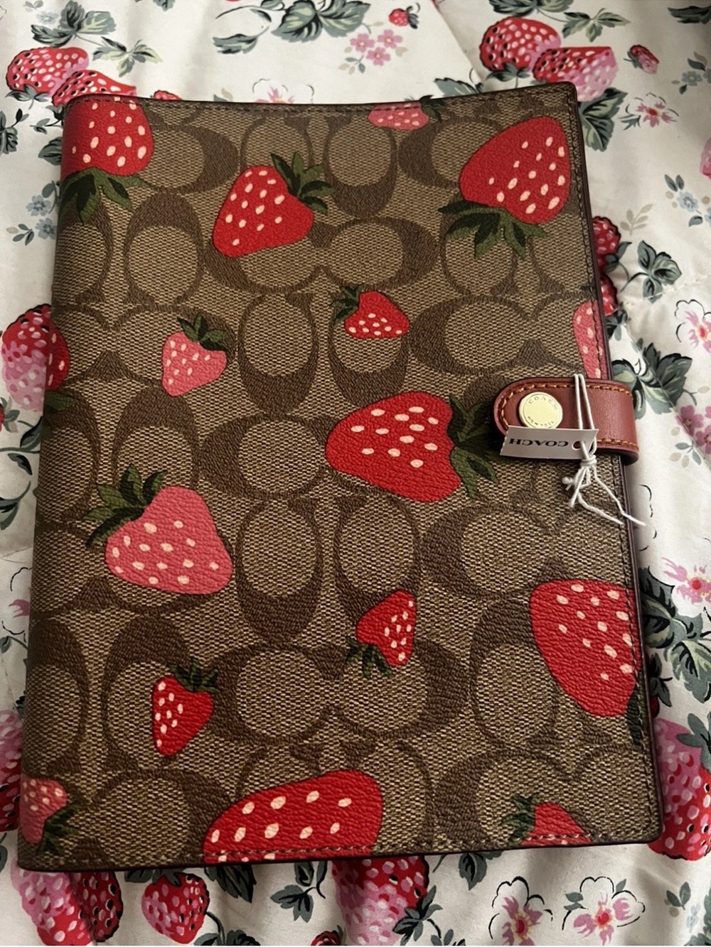 🍓🍓🍓 COACH NOTEBOOK WITH WILD STRAWBERRY PRINT 🍓🍓🍓 NWT 🍓🍓🍓